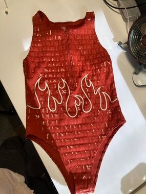 Brand new no tags CXIX size M Gecko Grip red bodysuit